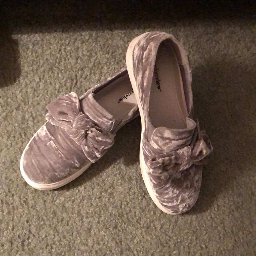 Slip on velvet shoe with bow